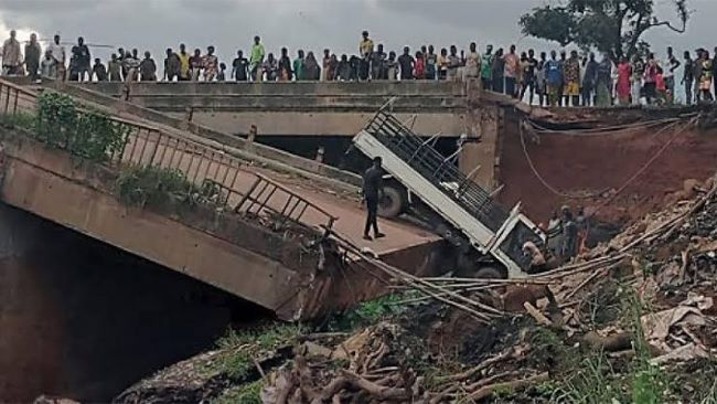 Umahi gives contractor october deadline for enugu-port-harcourt bridge