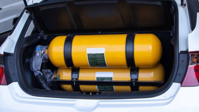 The federal government has commenced the distribution of compressed natural gas (cng) conversion kits nationwide, to fasttrack the change of petrol and diesel-powered vehicles to use of cng.