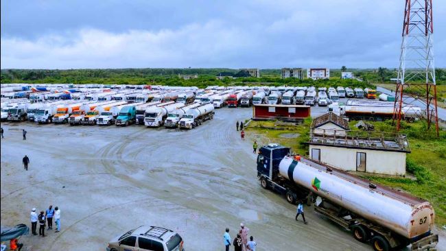 Dangote refinery, nnpc ltd. : who wins the petrol war?