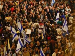 Israel turn out to demand hostage deal