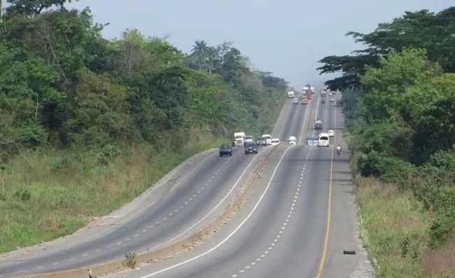 Fg to begin palliative  work of sagamu-ijebu ode expressway